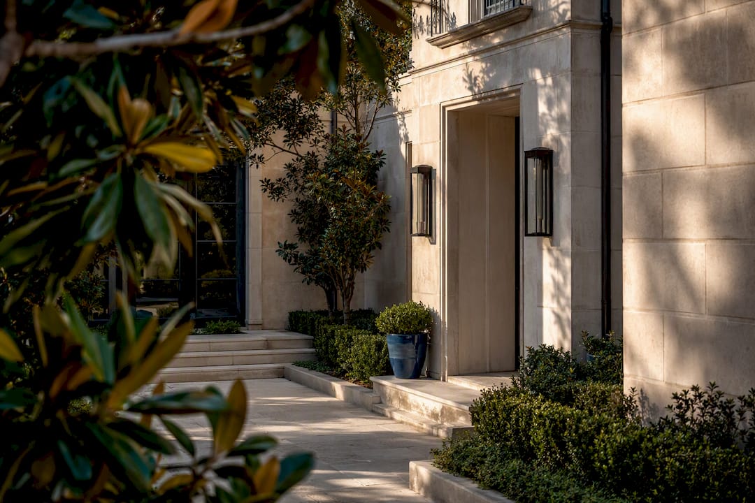 Houston luxury residence entry court